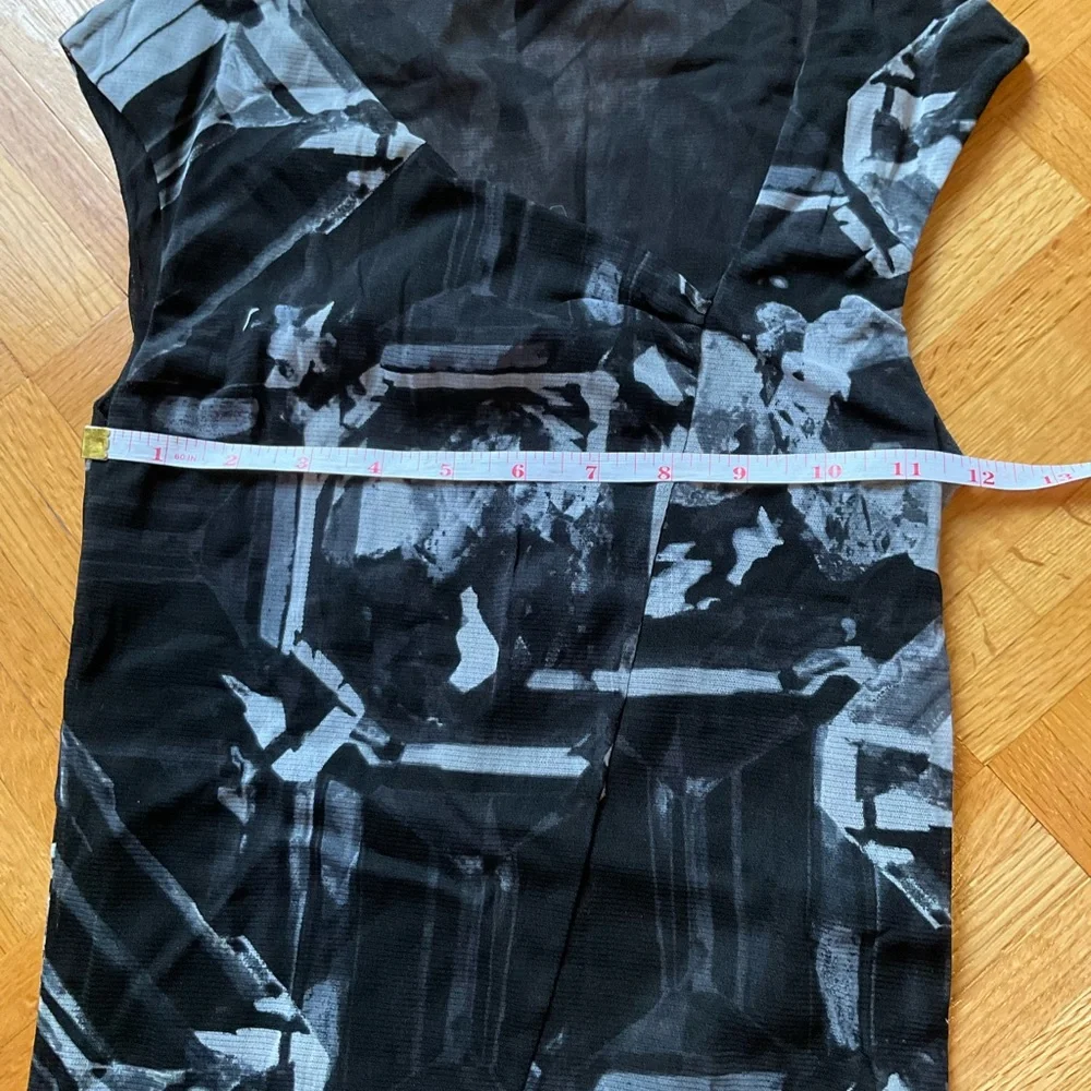 Black & Gray Geometric Print Sleeveless Top - Picture 6 of 7
